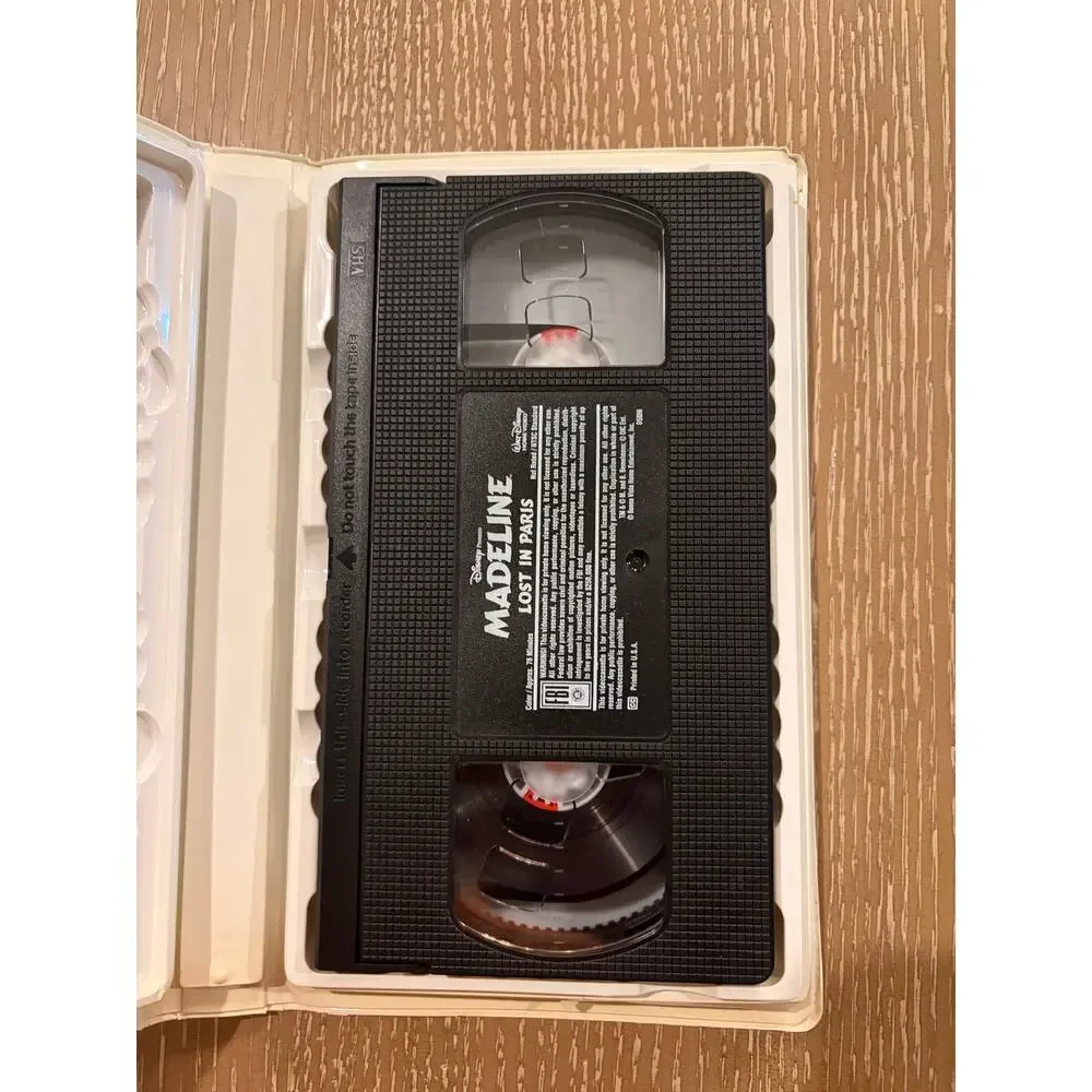 Madeline: Lost In Paris/VHS Clamshell/Disney Madeline's Winter Vacation VHS 1998